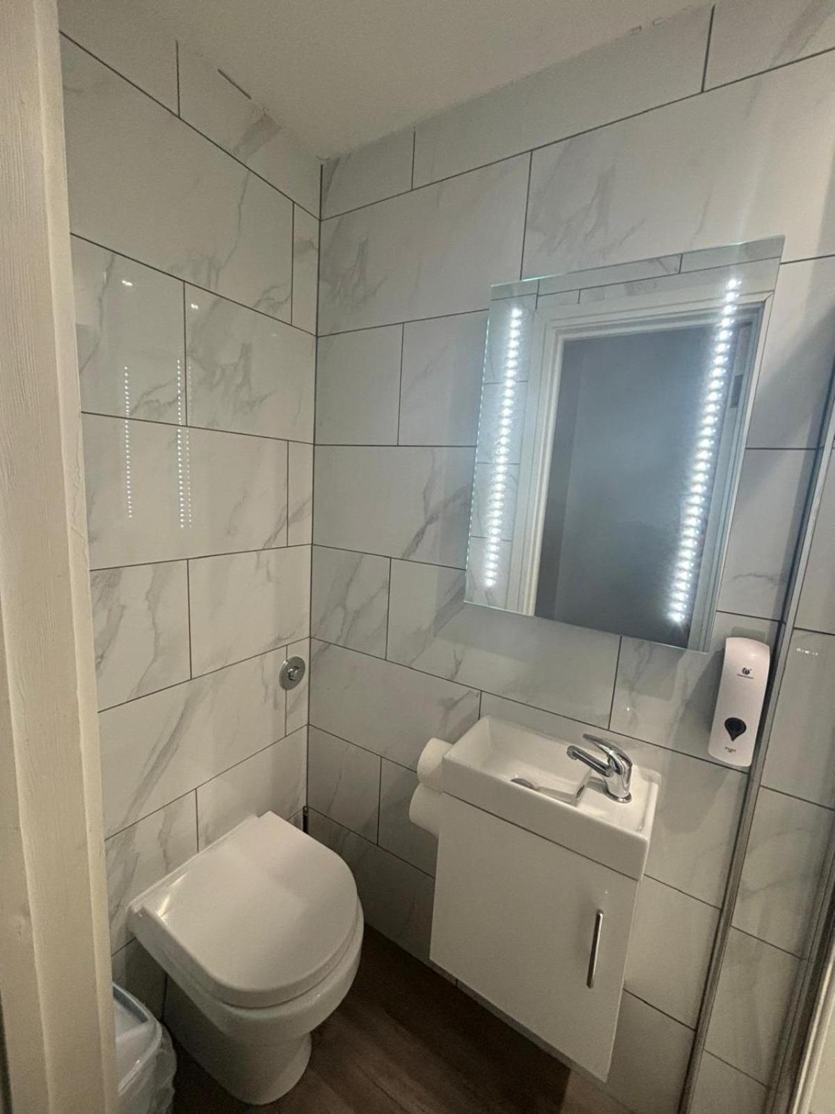 אנפילד Holtwhites Hotel מראה חיצוני תמונה